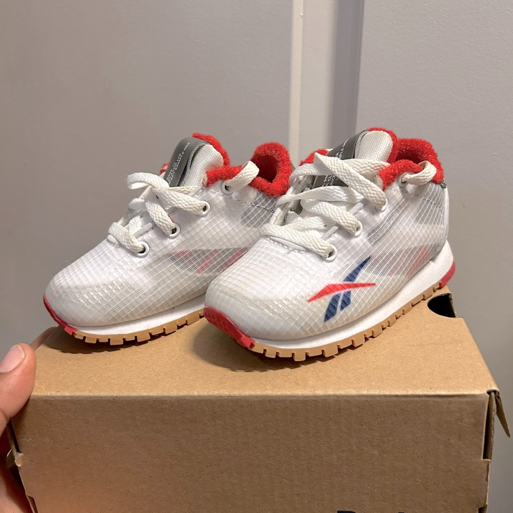Toddler shoes, size 4c